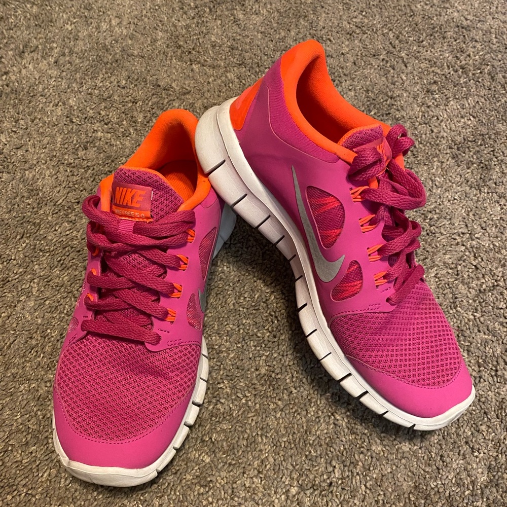 Nike tennis shoes